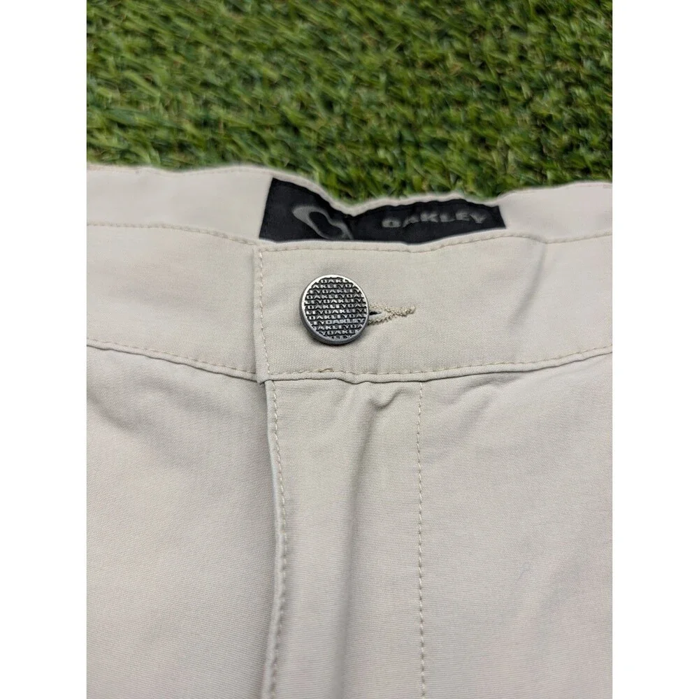 Oakley Mens Golf Shorts Size 36 Bermuda Chino light Gray Flat Front